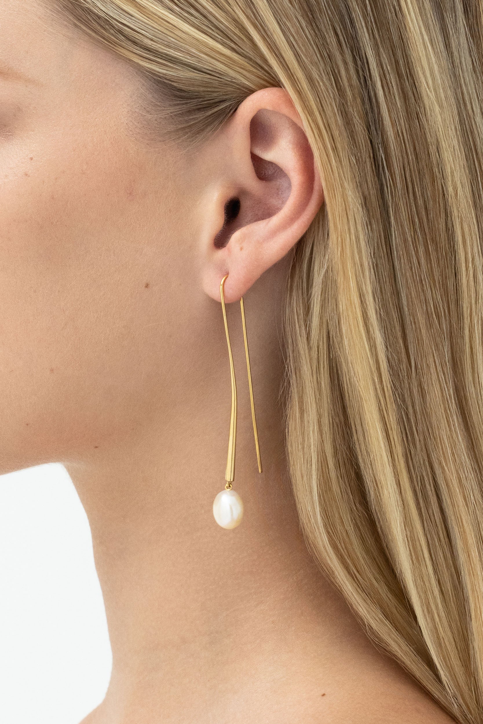 Elegant drop earrings featuring natural Baroque pearls, 73mm length