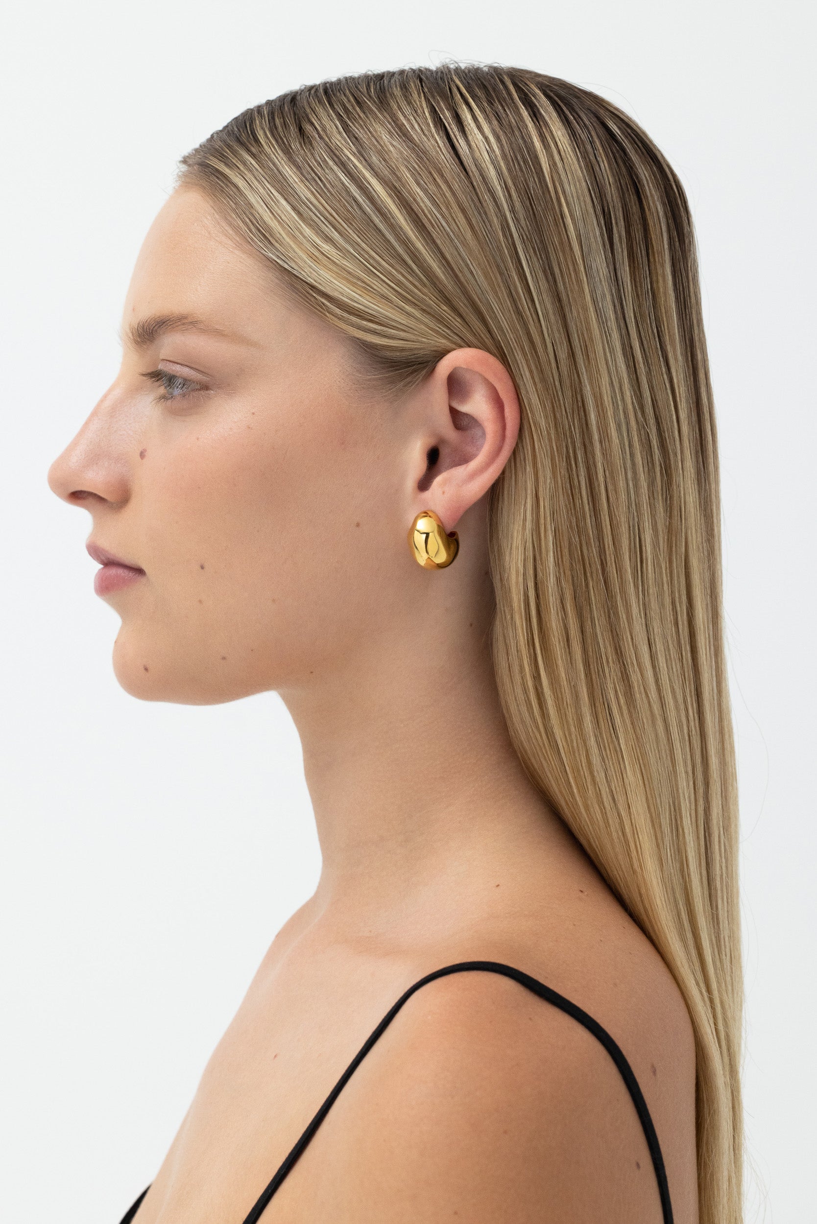 Model wearing Figure Hoops Gold, 20mm Dome Hoop, Recycled 14K Plated Brass