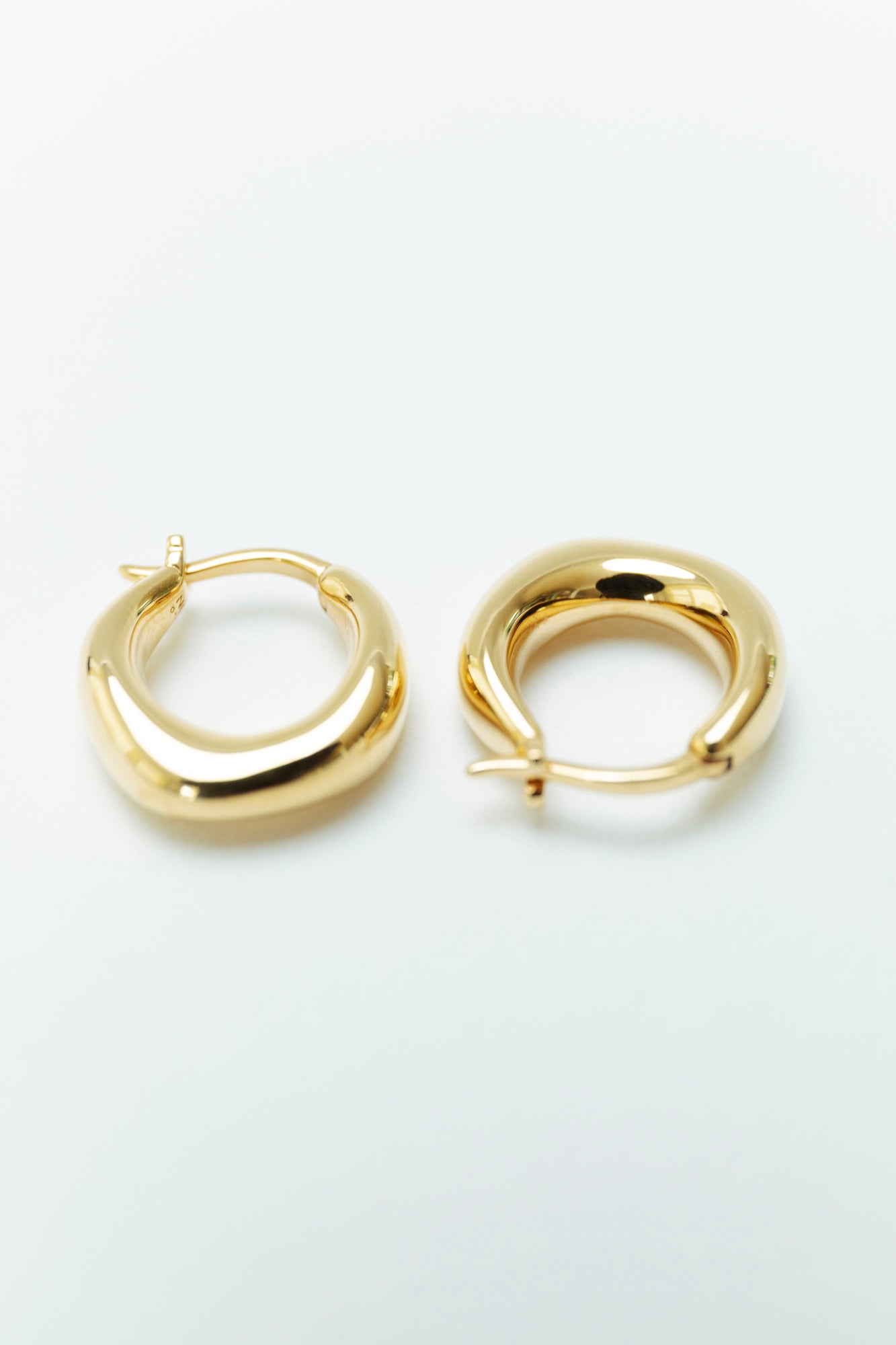 Versus Hoops - Small - Gold