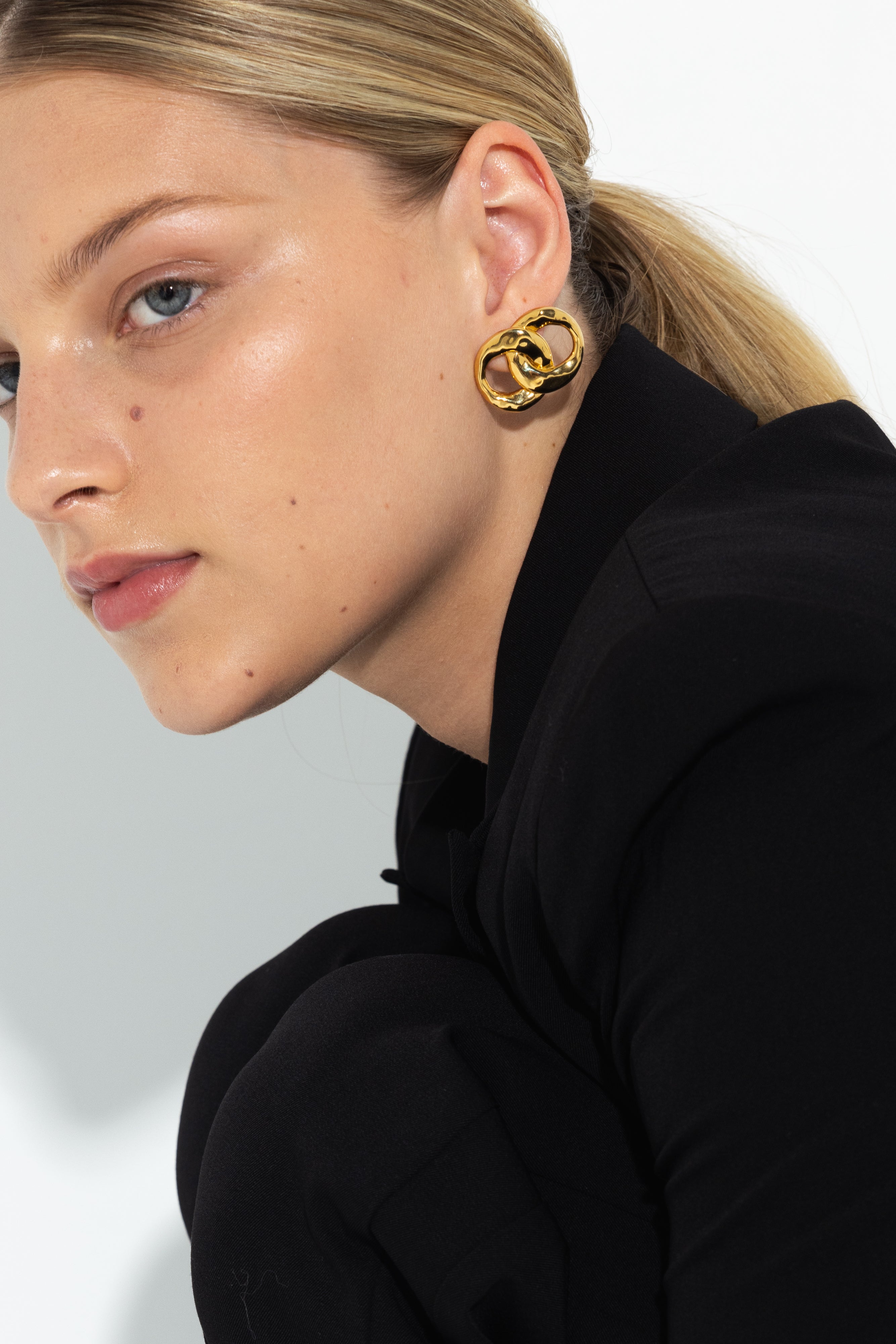 11. Link Earrings - Gold