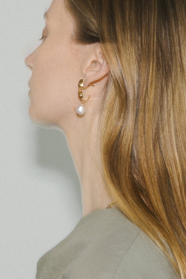 Sculpt Pearl Creolen - Gold