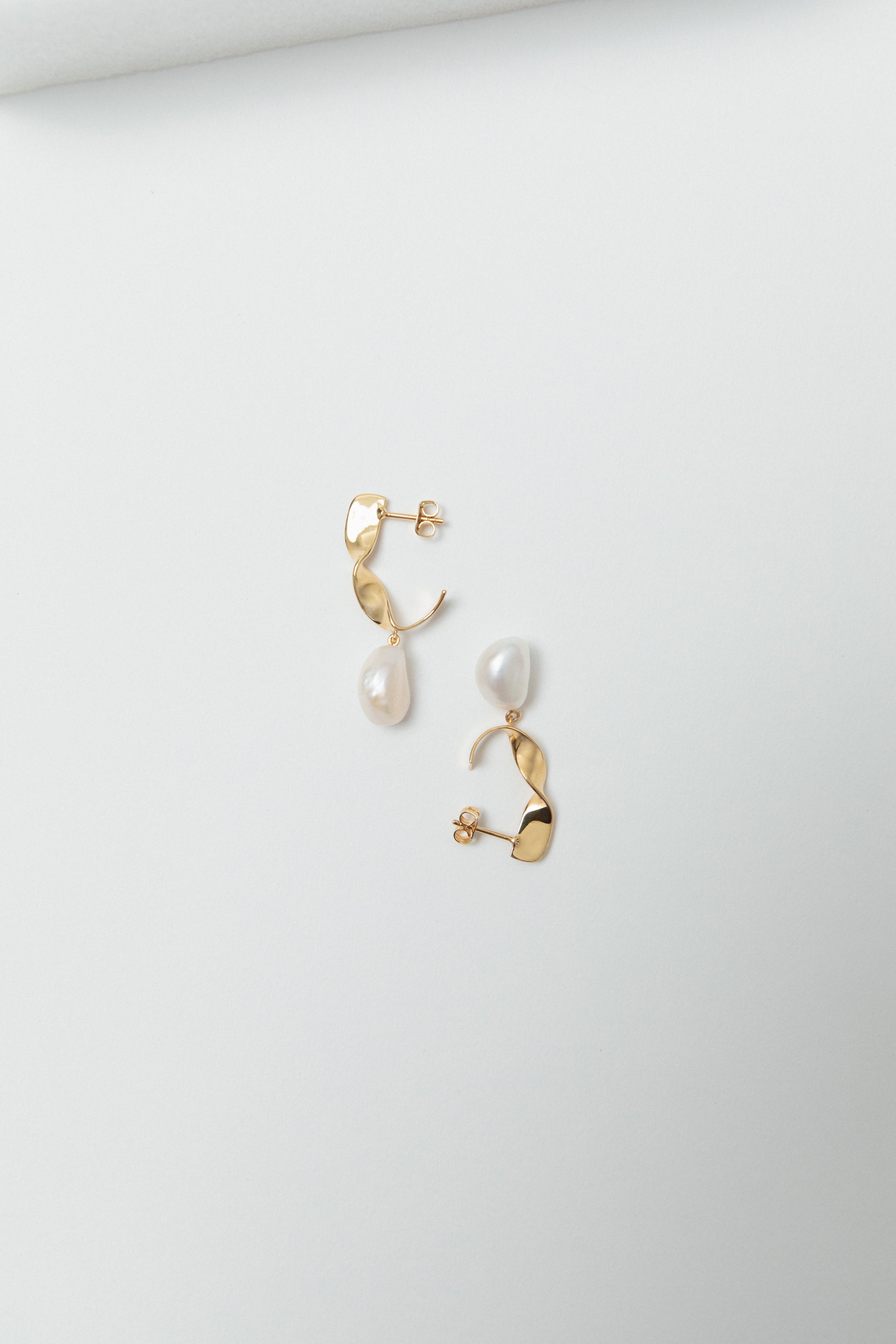 Sculpt Pearl Creolen - Gold