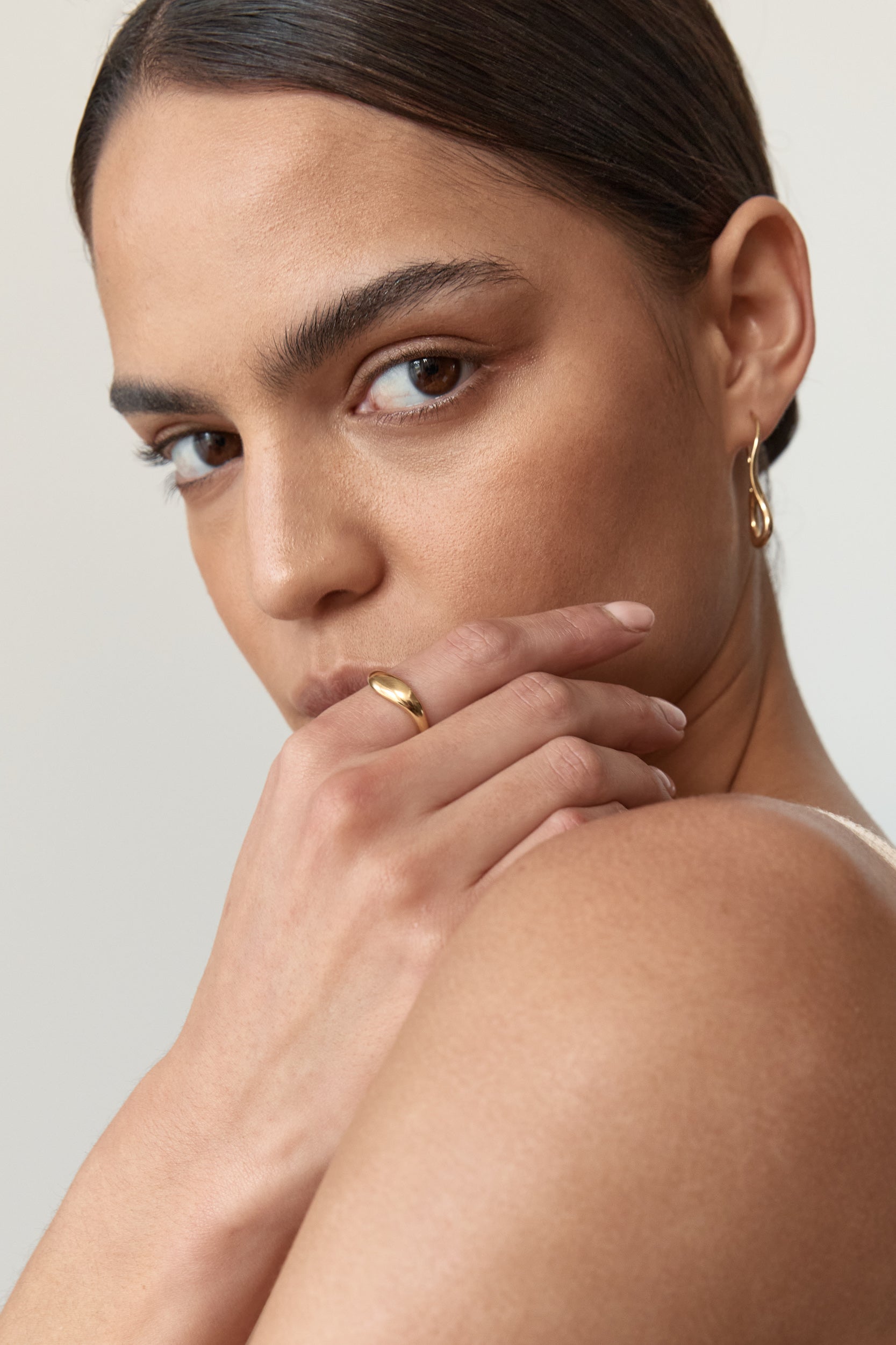 Flash Jewellery Fundamental Ring in 14k Gold Vermeil in model